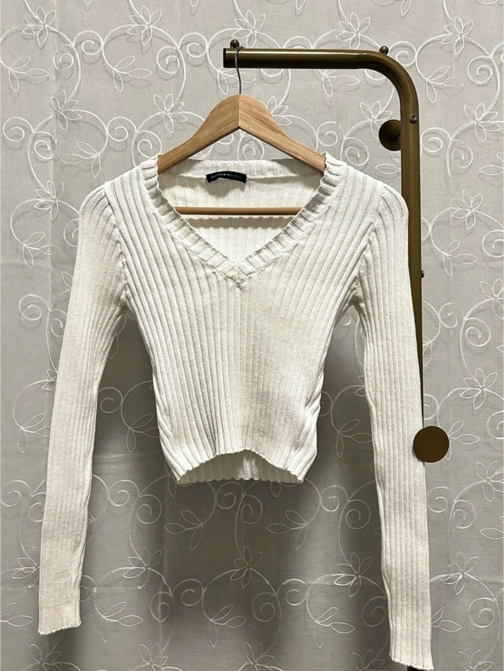 Brandy Melville White Cropped V-Neck Sweater
